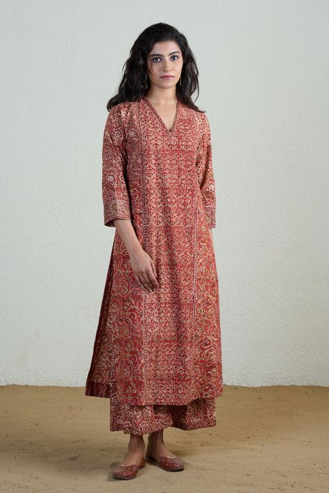 Ajrakh Suit Designs, Ajrakh Kurta Designs, Silk Kurti, Simple Kurti Designs, Kurta Neck Design, Indian Textiles, Easy Trendy Outfits, Suit Designs, Diy Sewing Clothes