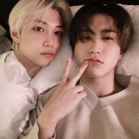 skz jilix icon selca | felix and han Dog Filter, V Bts Wallpaper, Body Picture, Kids Icon, Young Men, Celebrity Art, Felix Stray Kids, Fan Fiction, Matching Pfp