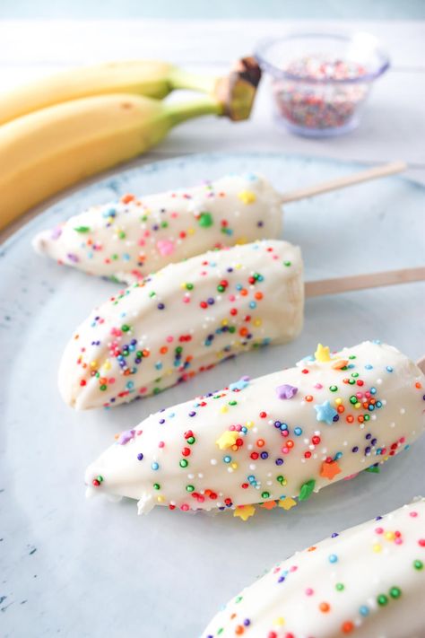 Banana Yogurt, School Snacks For Kids, Sommer Mad, Yogurt Pops, Summer Snacks, Toddler Snacks, Fun Kids Food, Frozen Banana, Kids Snacks