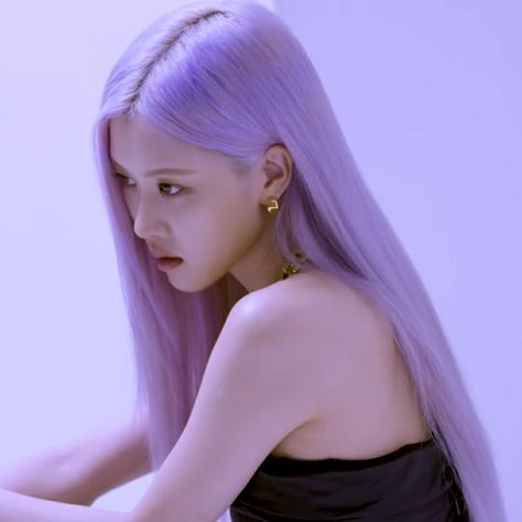 lq blackpink rosé icon Rosé Purple Hair, Jacket Making, Violet Hair, Rose Video, Rose And Rosie, Lilac Hair, Lisa Bp, Take A Screenshot, Rose Icon