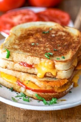 The Best Chili Recipe - Spend With Pennies Tomato Grilled Cheese Sandwiches, Grilled Cheese Tomato Sandwich, Cheese And Tomato Sandwich, Tomato Grilled Cheese, Grilled Cheese Rolls, Cheese With Tomato, Grilled Mac And Cheese, Soft Sourdough Bread, Grilled Cheese With Tomato