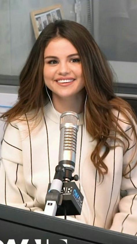 Celina Gomez, Selena Gomez Cute, Selena Gomez Pictures, Marie Gomez, Dove Cameron, My Queen, Selena Gomez, Drake, Hair Straightener