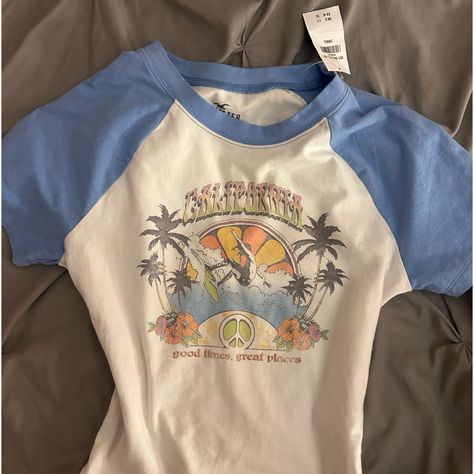 Holister,Never Worn,Brand New Beach Shirt Aesthetic, Holister Outfits Aesthetic, Outer Banks Outfits Aesthetic, Surfer Gifts, Pogue Life Outfits, Nike Winter Jackets, Preppy Shirts, Vintage Surfwear, Surfer Shirt