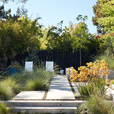 75 Mid-Century Modern Landscaping Ideas You'll Love - August, 2024 | Houzz Mid Century Modern Landscaping, Deck Redo, Mid Century Landscaping, Mid Century Landscape, Yard Inspiration, Modern Remodel, Outdoor Patio Space, Front Landscaping, Modern Landscape