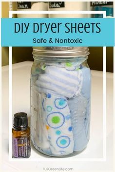 Ditch the toxins and learn how easy it is to make your own fabric softener sheets! It only requires a couple ingredients. These natural dryer sheets are super effective for making your laundry soft, static-free, and fresh-smelling. #laundry #naturalcleaning #nontoxic #diy #fullgreenlife Diy Dryer Sheets, Diy Fabric Softener, Homemade Fabric Softener, Homemade Cleaning Supplies, Sell Easy, Fabric Softener Sheets, Homemade Laundry Detergent, Homemade Laundry, Diy Laundry