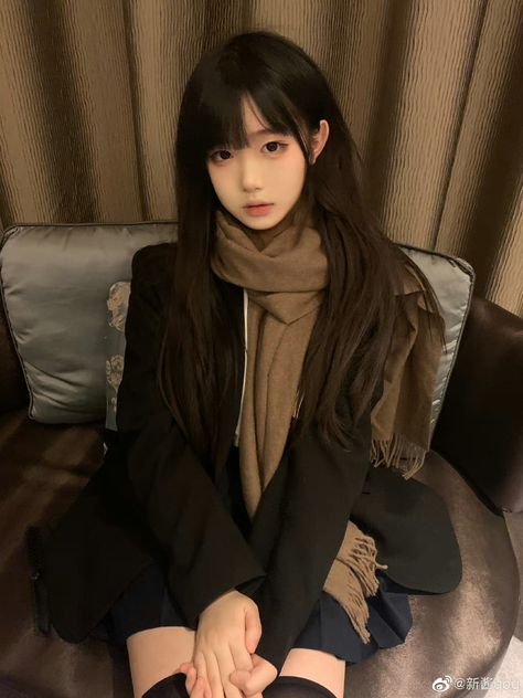 Brown Hair Japanese Girl, Brown Long Hair, 2000s Japanese Fashion, Dyed Hair Inspiration, Face Aesthetic, Skin So Soft, Japanese Fashion, Back To Black, Ulzzang Girl