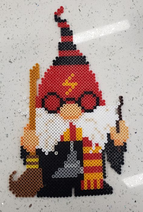 Christmas Gnome Perler Bead Patterns, Hamma Beads Ideas Christmas, Gnome Bead Pattern, Perler Bead Gnome Pattern, Harry Potter Pearl Beads, Perler Bead Patterns Harry Potter, Perler Bead Harry Potter, Gnome Perler Bead Patterns, Gnome Perler Beads