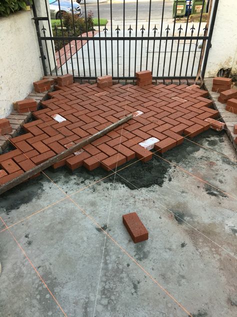 #belart #sanjuansac #guatemala #bricks #diseño Sand Patio, Brick Driveway, Brick Paver Patio, Paver Designs, Walkway Design, Brick Path, Brick Walkway, Pathway Landscaping, Brick Paving