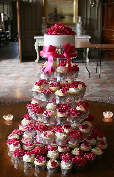 Wedding Cake Cupcakes Design- definitely happening, although less fancy :) Pink Wedding Cupcakes, Hot Pink Cupcakes, Cupcake Rose, Cupcake Towers, Cupcake Tower Wedding, Fuchsia Wedding, Hot Pink Weddings, Wedding Cake Pictures, Cupcake Tower