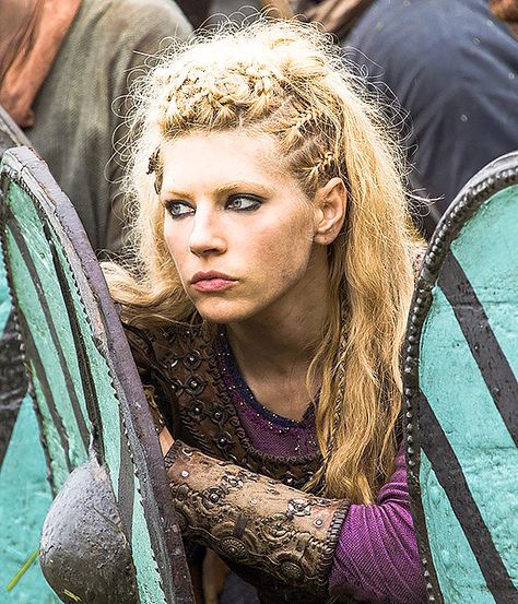 — Katheryn Winnick as Lagertha - Vikings season 4... Katherine Winnick, Lagertha Vikings, Vikings Lagertha, Vikings Tv Show, Katheryn Winnick, Vikings Tv, Viking Hair, Shield Maiden, Travis Fimmel