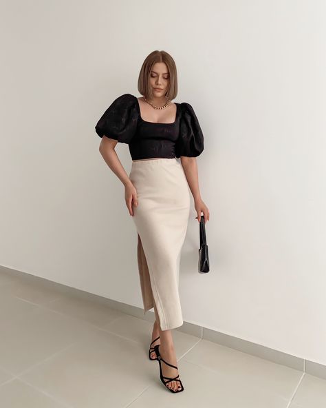 puff sleeves top, knit midi skirt. Skirt And Top Outfits, Classy Party Outfit, Midi Skirt Outfits Summer, Midi Skirt Outfit Winter, Knit Skirt Outfit, Fashion Basics, Knee Skirt, Midi Skirt Outfit, Daily Clothes