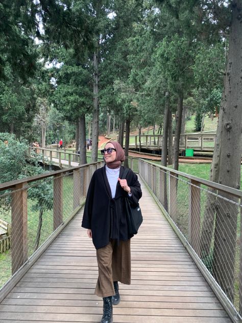 Outfit Outdoor Hijab, Bycicle Outfit, Outfit Modest, Hijabi Outfit, Nature Park, Hiking Outfit, Aesthetic Outfit, Hijab Outfit, Muslim Fashion