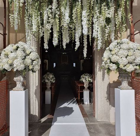 Pentacostal Weddings, Floor Flower Arrangements, Small Church Weddings, Ceremony Arrangements, Church Entrance, Catholic Church Wedding, Wedding Church Decor, Ceremony Arrangement, Church Wedding Decorations