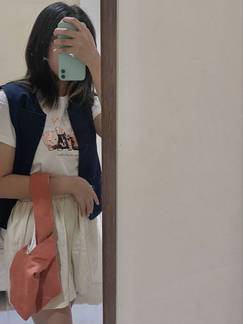 japanese knot bag worn with t-shirt and vest — mirror selfie #fashion #outfits #aesthetic Knot Bag Outfit, Fashion Outfits Aesthetic, Japanese Knot, Japanese Knot Bag, Knot Bag, Bag Outfit, Outfits Aesthetic, Cloth Bags, Duster Coat