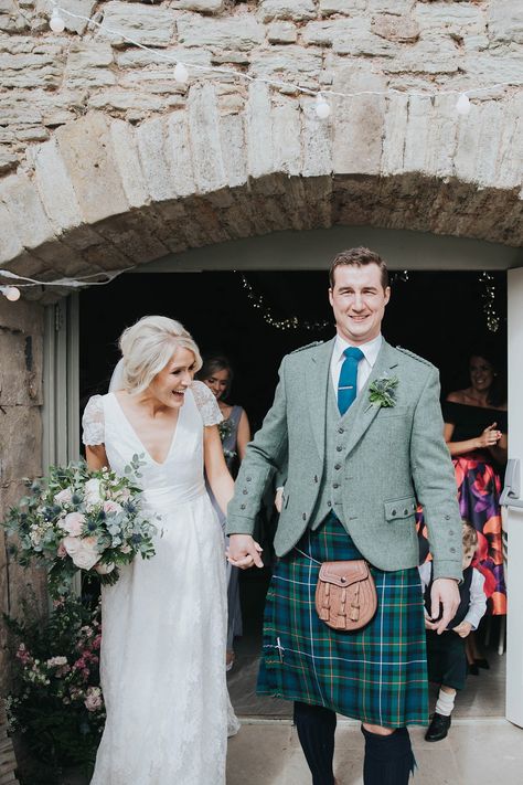 Groom wear a family tartan kilt with grey tweed waist coat and jacket. Images by Jen Owens #groomsmen #groomstyle #kilt #tartan Scottish Wedding Bridesmaids, Blue Kilt Wedding, Kilt Suit Wedding, Green Kilt Wedding, Scottish Groomsmen, Wedding Kilts Grooms, Groomsmen Green, Wedding Tuxes, Forest Green Tie