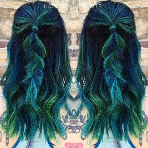 Dark blue and dark green hair                                                                                                                                                                                 More Green Purple Hair, Green And Blue Hair, Blue And Green Hair, Colored Fire, Dark Green Hair, Blue Green Hair, Fade Hair, Pulp Riot, Hair Color Pastel