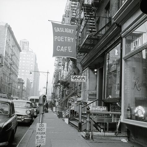 New York's Greenwich Village in the '60s: The Photos Poetry Cafe, Greenwich Village Apartment, Greenwich Village Nyc, Underground Film, Cafe New York, Cultural Revolution, Dublin Ireland Travel, Nyc History, Village Photography