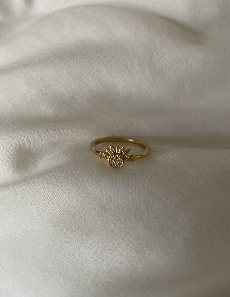 gold ring with sun Pandora Sun Ring, Sun Ring Aesthetic, Sun Ring Gold, Pandora Rings Gold, Pandora Summer, 80s Rocker, Sun Ring, Gold Bracelet Simple, Pandora Gold