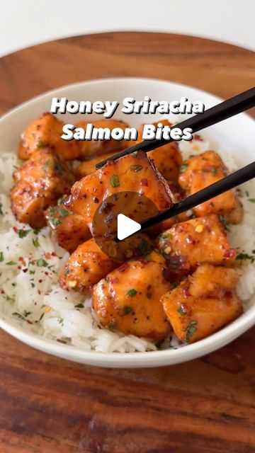 828K views · 61K likes | Idris Doosi on Instagram: "HIGH PROTEIN, LOW CALORIE honey sriracha salmon bites 🍯🍣🤤

Perfect for an easy and quick meal prep!

Top recipe of 2023!

Macros ⬇️
330 calories
30g protein
14g carb
18g fat

1 pound skinless salmon (3 servings) ⬇️
1/2 tsp olive oil
1 tsp salt
1/2 tsp garlic powder
1/2 tsp paprika
1/4 tsp black pepper

Honey sriracha glaze (3 servings) ⬇️
2 tbsp honey
2 tbsp sriracha
(optional) 2 cloves minced garlic

➡️ air fry 375 degrees, 6 minutes
➡️ apply glaze on salmon
➡️ air fry 375 degrees, 1-2 more minutes

#salmon #salmonbites #mealprep #easyrecipe #macrofriendly #caloriedeficit #food #healthy #recipe #easyrecipe #weightloss #fatloss #lowcalorie #highprotein #gym #fitness #nutrition #doosi #doosifit" Honey Sriracha Salmon, Chipotle Glaze, Chicken Snack Wrap, Sriracha Salmon, Honey Chipotle Chicken, 30g Protein, Salmon Recipes Baked Healthy, Clean Eating Guide, Salmon Bites