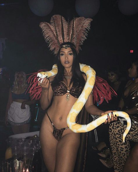 Santanico Pandemonium Costume, Santanico Pandemonium, Belly Dance Dress, Halloween Party Themes, Cute Costumes, Salma Hayek, Quentin Tarantino, Dance Dress, Belly Dance