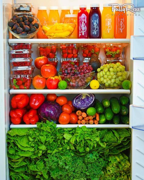 See this Instagram photo by @fullyrawkristina • 12.8k likes Organisation Inspiration, Living Foods, Healthy Fridge, Breakfast Low Carb, Dessert Aux Fruits, Juice Fast, Fridge Organization, Recipe Organization, Colorful Fruit