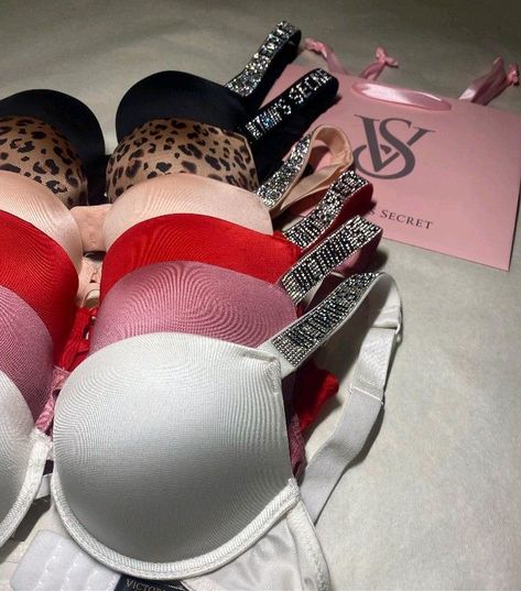 Vs Bra Outfit, Victoria Secret Bra And Under Set Aesthetic, Vs Bra Aesthetic, Victoria Secret Bra Outfit, Cute Bras Victoria's Secret, Victoria Secret Lenceria, Victoria Secrets Intimo, Aesthetic Hacks, Intimo Victoria Secret