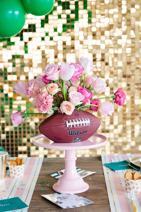 Football Themed Drinks, Girl Football Party, Fantasy Football Party, Super Bowl Party Ideas, Fantasy Football Draft Party, Football Party Ideas, Superbowl Party Games, Superbowl Party Decorations, Sports Party Decorations