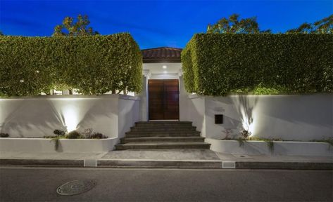 Hollywood Mansion, Hollywood Arts, Hollywood Hills Homes, Homes Exterior, Hollywood Homes, Robb Report, Celebrity Homes, San Fernando Valley, Room Screen