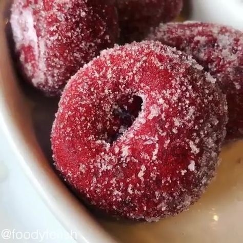 Red Velvet Donuts, Red Velvet Desserts, Cream Cheese Sauce, Red Velvet Recipes, Cream Cheese Icing, Best Food, Fun Desserts, Food Pictures, Best Foods