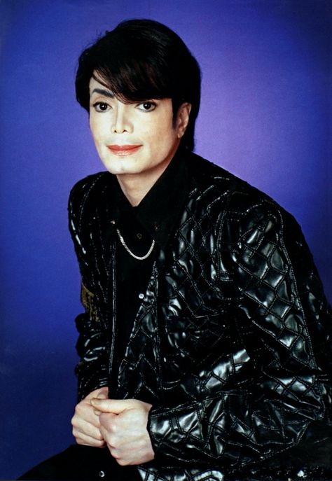 2001 - TV Guide Michael Jackson Invincible Era, Michael Jackson 2001, Michael Jackson Invincible, Michael Jackson Images, Michael Jackson Wallpaper, Michael Jackson Rare, Photos Of Michael Jackson, Michael Jackson Smile, Joseph Jackson