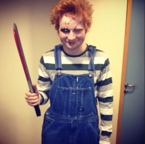 Ed Sheeran as Chucky | Celebrity Halloween Costumes #celebritycostumes Ed Sheeran Memes, Ed Sheeran Love, Best Celebrity Halloween Costumes, Celebrity Costumes, Celebrity Halloween, Honey Boo Boo, Pale Face, White Lips, Celebrity Halloween Costumes