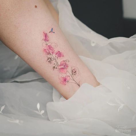 101 Best Sweet Pea Tattoo Ideas You Have To See To Believe! - Outsons Sweet Pea Flower Tattoos, Pea Flower Tattoo, Sweet Pea Flower Tattoo, Daisy Tattoo Meaning, Pea Tattoo, Sweet Pea Tattoo, Sweet Pea Flower, April Birth Flower, Red Rose Tattoo