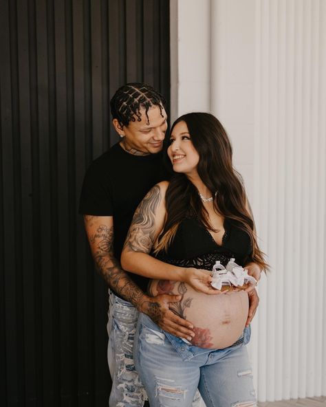 Pose With Husband, Vans Maternity Shoot, Maternity Pics With Husband, Pregnancy Shoot With Husband, Maternity Poses With Husband, Pregnant Wife And Husband Pictures, Fun Maternity Pictures With Husband, Pregnancy Pics, Maternity Photography Poses Pregnancy Pics