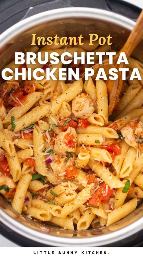 This easy bruschetta chicken pasta will be a family favorite! The Instant Pot makes it quick and simple to make. Quick Chicken Dinner Instant Pot, Instant Pot Italian Dressing Chicken, Fall Recipes Dinner Instant Pot, Instant Pot Chicken And Pasta, Winter One Pot Recipes, Insta Pot Chicken Recipes Easy, Fall Instapot Recipes, Easy Winter Dinner Ideas, Easy Instant Pot Recipes For Beginners