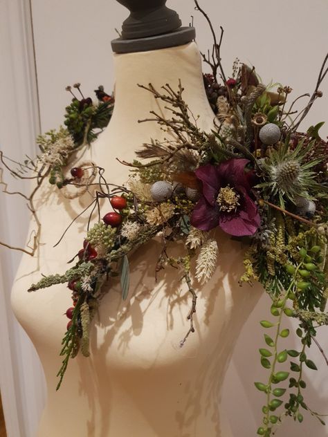 Wearable Florals, Enchanted Forest Prom, Wearable Flowers, Hair Parts, Florist Ideas, Alternative Bridal, Modern Flower Arrangements, Body Adornment, Bridal Cape