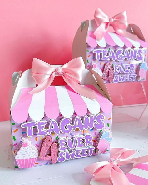 3d Gable Boxes, Gable Box Party Favors, Cricut Party Boxes, Custom Gable Boxes, Gable Boxes Ideas, Favor Boxes Ideas, Birthday Boxes, Sweet Birthday Cake, Party Boxes