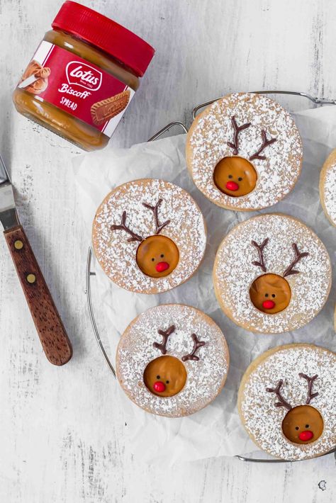 Christmas Cookies 2023, Christmas Sweet Ideas, Cool Christmas Cookies, Christmas Bakes Ideas, Cute Christmas Baking, Christmas Biscuits Recipe, Rudolph Cookies, Cookies For Christmas, Xmas Baking