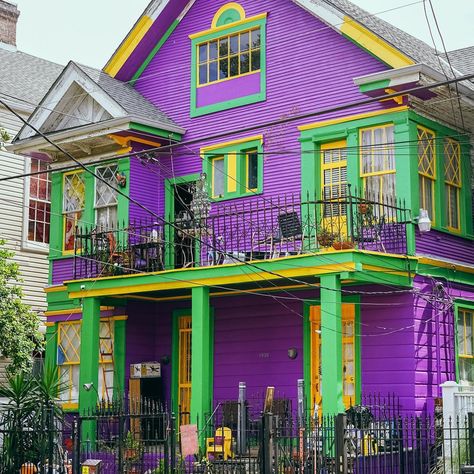 3,063 Likes, 110 Comments - Visit New Orleans (@visitneworleans) on Instagram: “The best countdown of the year begins: 6 months till Mardi Gras, y'all! #followyournola” New Orleans Houses, Trip To New Orleans, Cottage Bungalow, Shotgun House, Visit New Orleans, Jazz Fest, New Orleans Homes, New Orleans Travel, Garden District