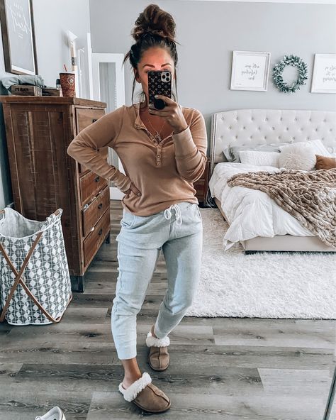 Cozy Postpartum Outfits, Fall Lounge Outfits, Lazy Fall Outfits, Postpartum Outfits, Everyday Outfits Fall, Lounge Outfits, Post Partum Outfits, Mommy Outfits, Cozy Lounge