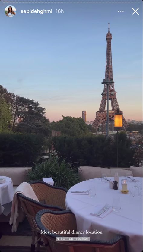 Giraffe Paris Restaurant, Paris Aesthetic Luxury, Girafe Paris Restaurant, Studying In Paris, Giraffe Paris, Paris Instagram Story, Paris In December, France Aesthetic, Paris Luxury