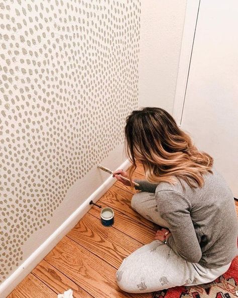 10 ideas originales para pintar las paredes de tu cuarto | Mujer de 10 Rental Bathroom, Painting Laminate, Floor Painting, Bathroom Decor Ideas Colors, Small Hallways, Hallway Ideas Colour, Hallway Ideas Entrance Interior Design, Hallway Ideas Entrance, Hallway Ideas Entrance Narrow