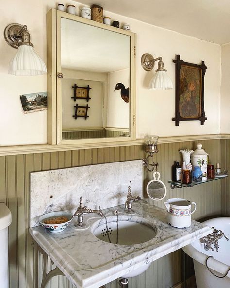 PAINT COLOR PLEASE! Beadboard Half Wall, Dixon Homes, Historic Colours, Exterior House Color, Marble Sinks, Window Trim, Vintage Bathroom, Dining Room Walls, Farmhouse Bathroom