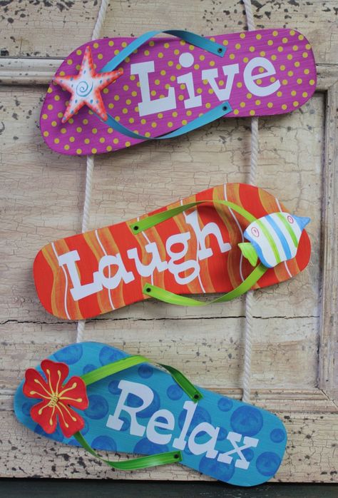 Margaritaville Party, Flip Flop Craft, Flip Flop Sign, Decorating Flip Flops, Flip Flop Wreaths, Cruise Door, Summer Deco, Fiesta Tropical, Surf Decor