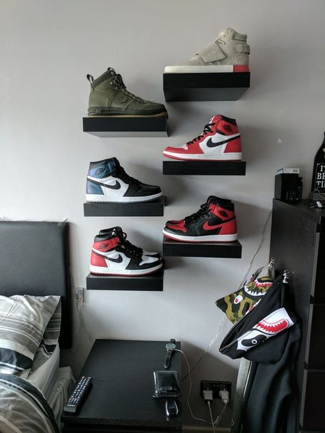 Shoe Boxes On Wall, Sneakerhead Bedroom, Sneakerhead Room, Sneaker Closet, Zimmer Diy, Sneaker Displays, Mens Bedroom Decor, Hypebeast Room, Sneaker Storage