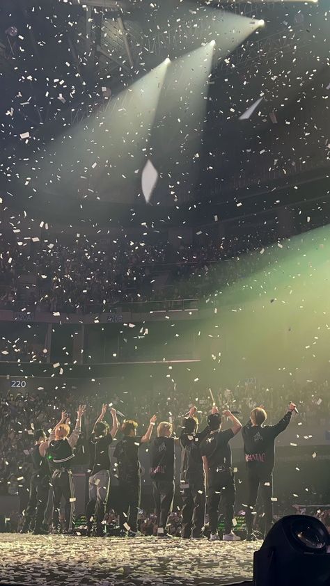 #skz Skz Hd Group Photo, Straykids Concert Ocean, Skz Wallpaper Aesthetic Ot8, Skz Ot8 Wallpaper, Skz Backgrounds, Hd Landscape, Dance Rooms, Kpop Iphone Wallpaper, Lose My Breath