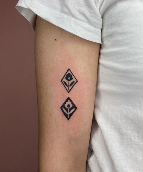 1 Square Inch Tattoo, Small Graphic Tattoo, Matching Tattoos American Traditional, Inverse Tattoo Negative Space, Two People Tattoos Ideas, Different Matching Tattoos, Stick And Poke Tattoo Flash, Small Matching But Different Tattoos, Symmetric Tattoo