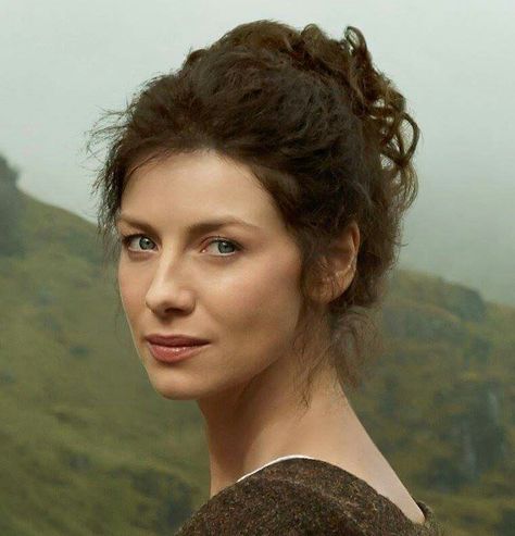 Outlander: Claire Caitriona Balfe Outlander, Claire Outlander, Catriona Balfe, Outlander Costumes, Toni Stark, Outlander Claire, Outlander Quotes, Outlander Season 1, Outlander Tv Series