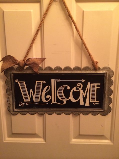 Chalkboard welcome Chalkboard Sign Ideas, Welcome Chalkboard Sign, Welcome Sign Ideas, Chalkboard Welcome Sign, Salon Board, Chalkboard Welcome, Chalk Designs, Diy Chalkboard Sign, Chalkboard Doodles