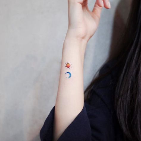 Simple Tattoo Tattoo Sonne, Small Symbol Tattoos, Planet Tattoo, Small Moon Tattoos, Unique Small Tattoo, Tattoo Moon, Planet Tattoos, Small Girl Tattoos, Small Meaningful Tattoos