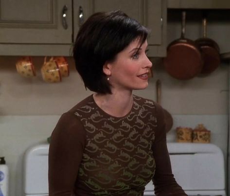 The Monica Haircut, Monica From Friends Short Hair, Short Hair Monica Geller, Monica Friends Hair, Monica Short Hair, Friends Monica Hair, Monica With Short Hair, Monica Friends Hair Short, Monica Haircut